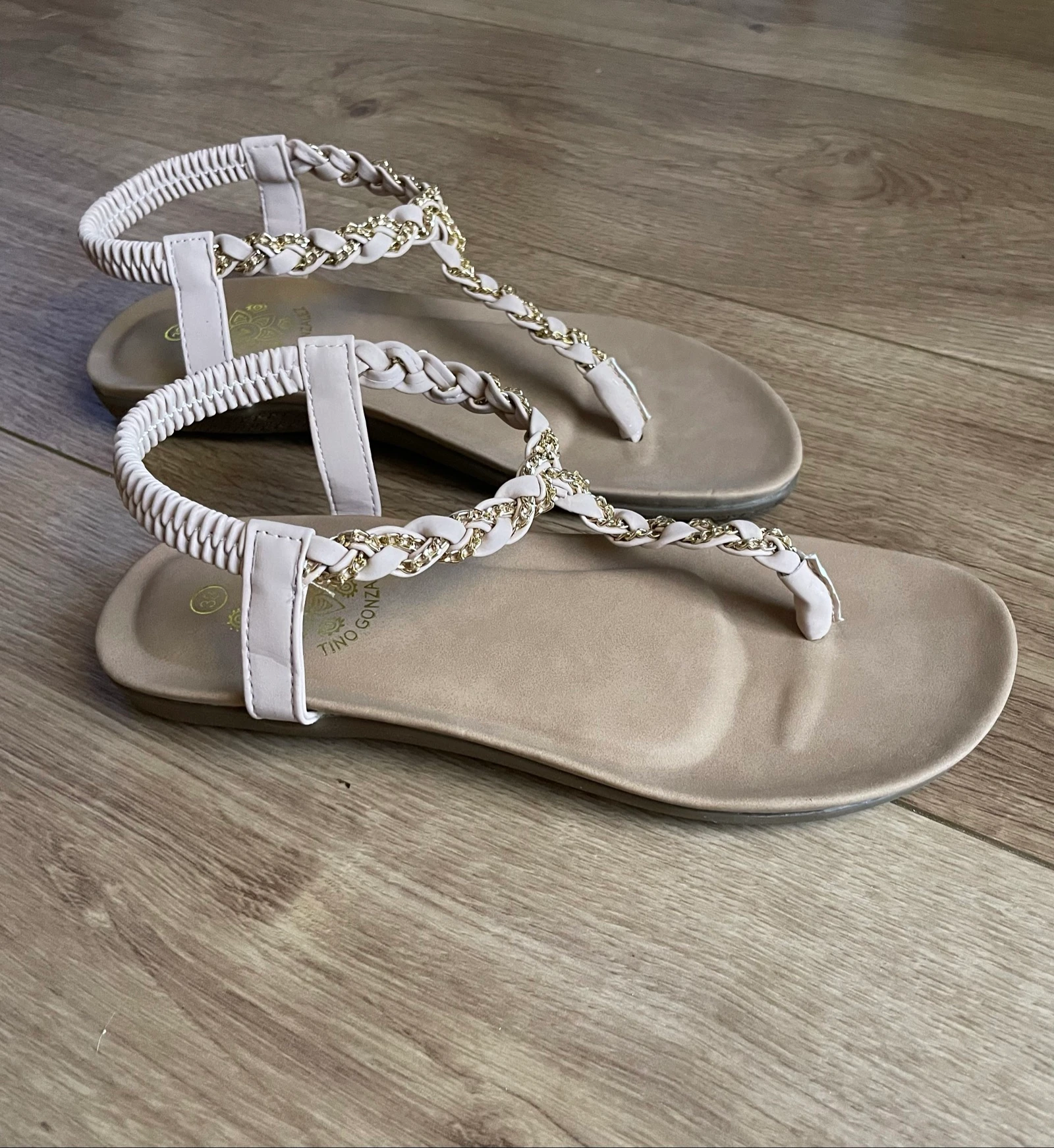 Sandália plana com detalhes dourados tamanho 38 – photo 4